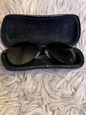 Like new Authentic Chanel black aviator sun glasses